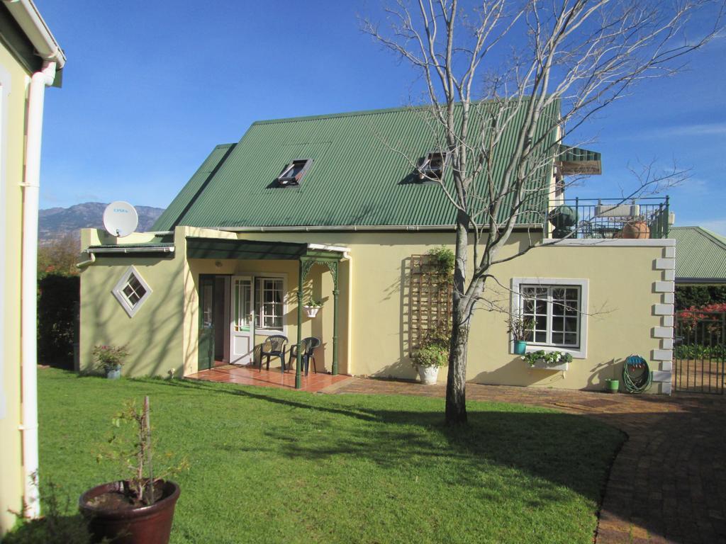 Villa-Roux Garden Cottage ฟรันเชิค ภายนอก รูปภาพ
