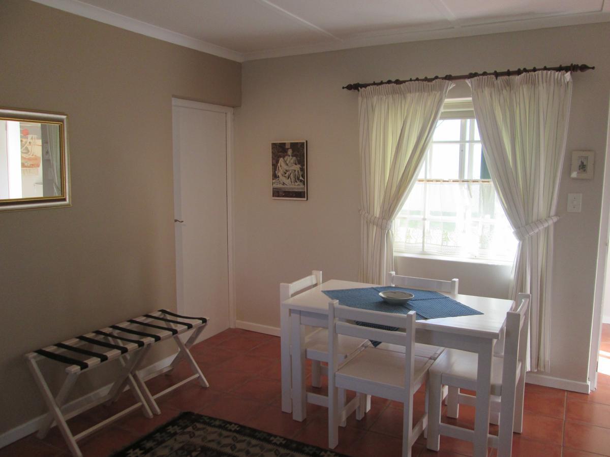 Villa-Roux Garden Cottage ฟรันเชิค ภายนอก รูปภาพ