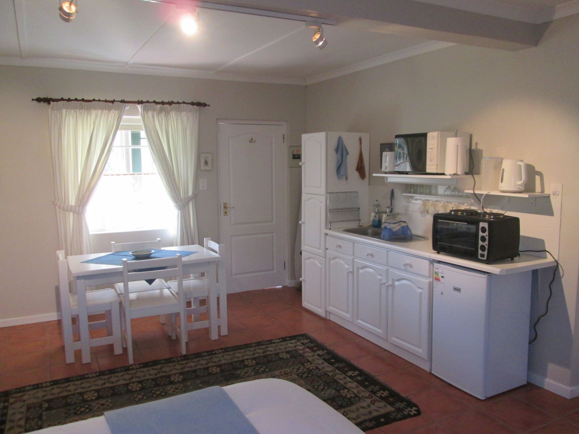 Villa-Roux Garden Cottage ฟรันเชิค ภายนอก รูปภาพ